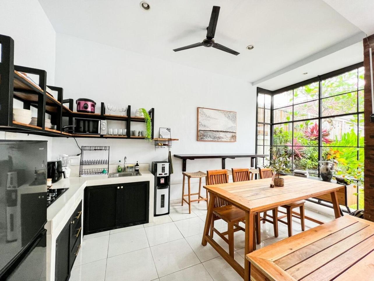Island Boy Guesthouse T Prime Location In Canggu Exterior photo